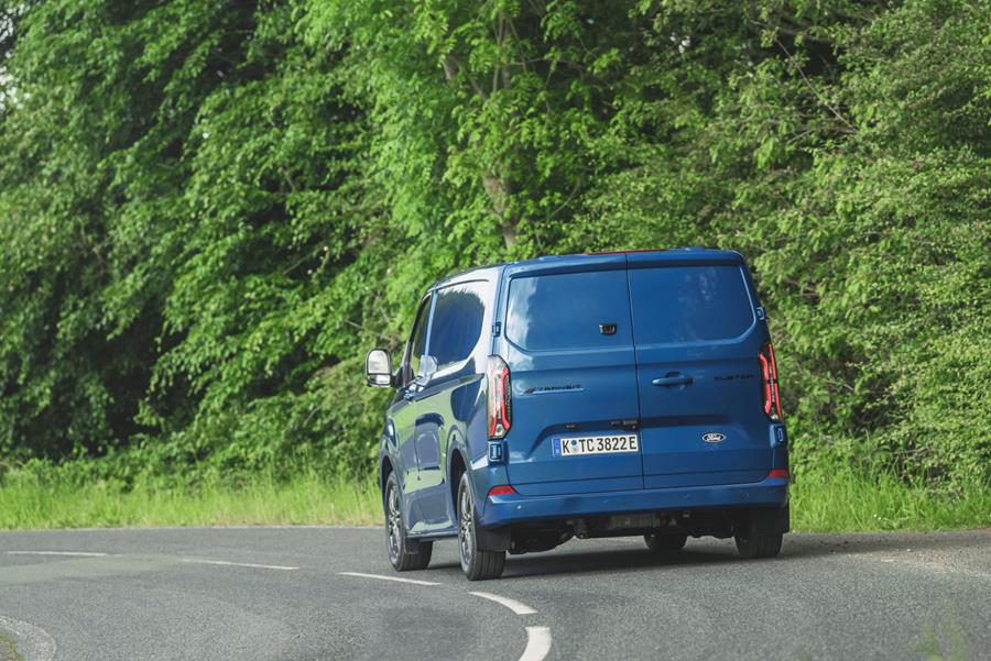 Rijtest Ford Pro E-Transit Custom 5